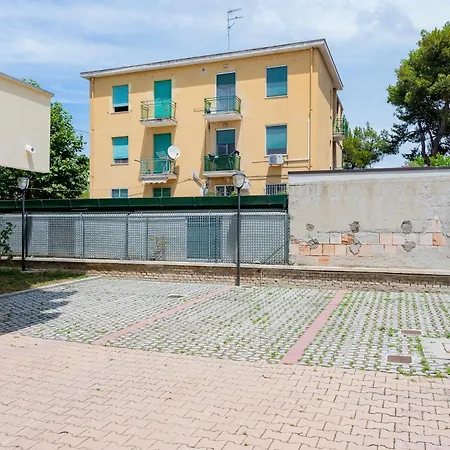 Апартаменты Casa Leda - Modern Near Seafront With Parking! Пескара
