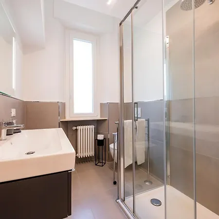 Casa Leda - Modern Near Seafront With Parking! *