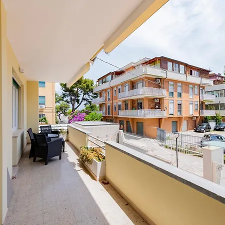 דירה Casa Leda - Modern Near Seafront With Parking!