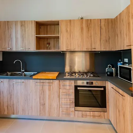 Casa Leda - Modern Near Seafront With Parking! * Pescara