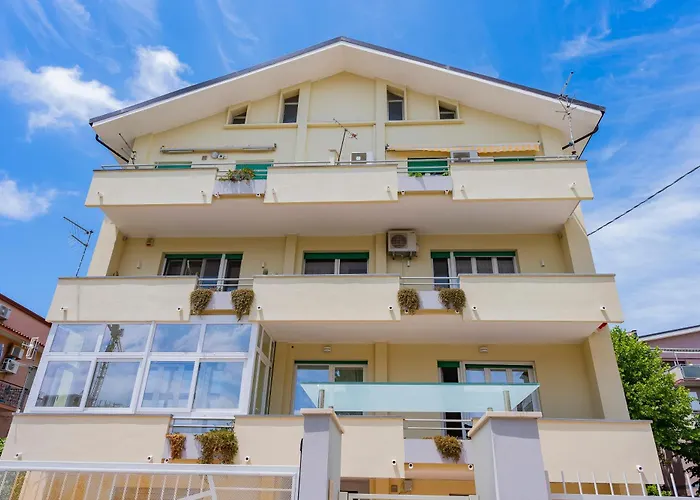 Appartement Casa Leda - Modern Near Seafront With Parking! *