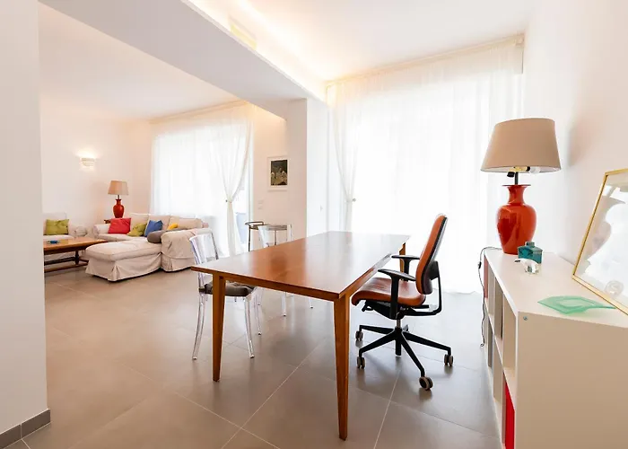 Casa Leda - Modern Near Seafront With Parking! Appartement