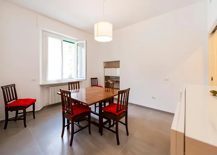 Appartement Casa Leda - Modern Near Seafront With Parking!