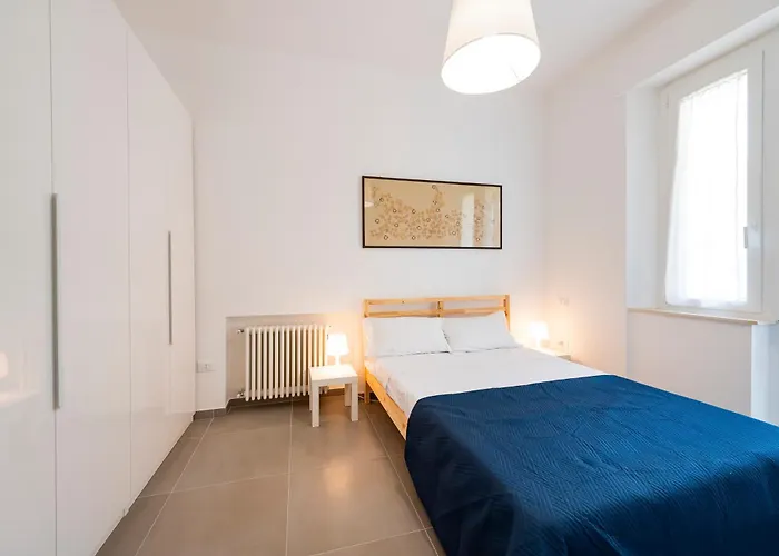 Casa Leda - Modern Near Seafront With Parking!