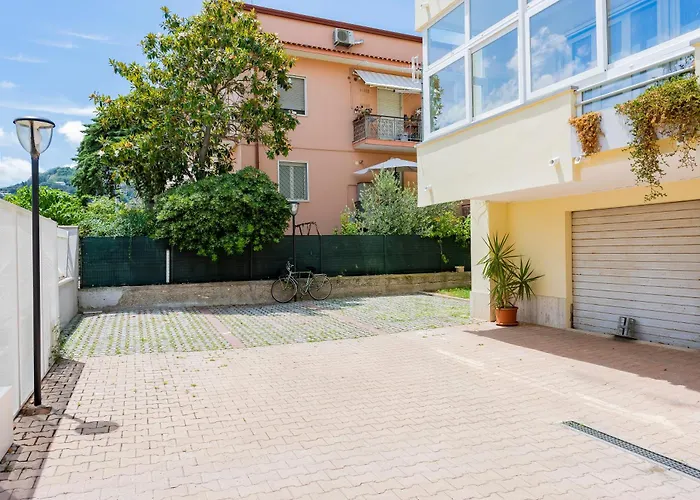 Casa Leda - Modern Near Seafront With Parking! * Pescara
