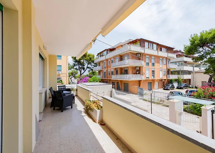 Appartement Casa Leda - Modern Near Seafront With Parking!