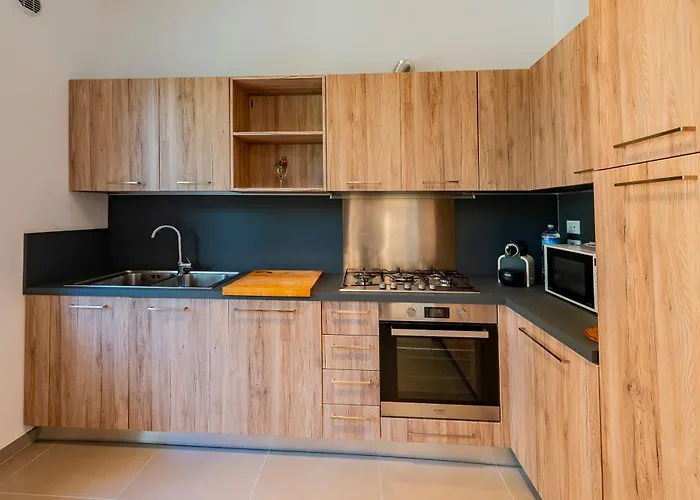 Casa Leda - Modern Near Seafront With Parking! * Pescara